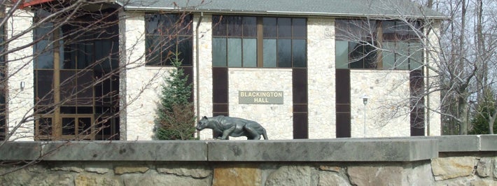 Mountain Lion statue outside of Blackington Hall